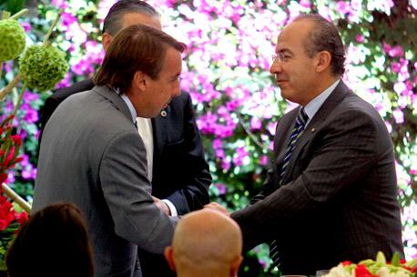 Calderón favorece a Televisa, acusan expertos y legisladores