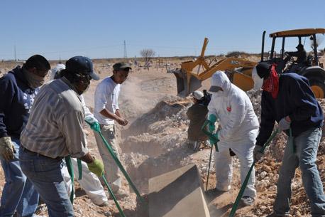 Suman 429 cuerpos hallados en fosas de Tamaulipas y Durango