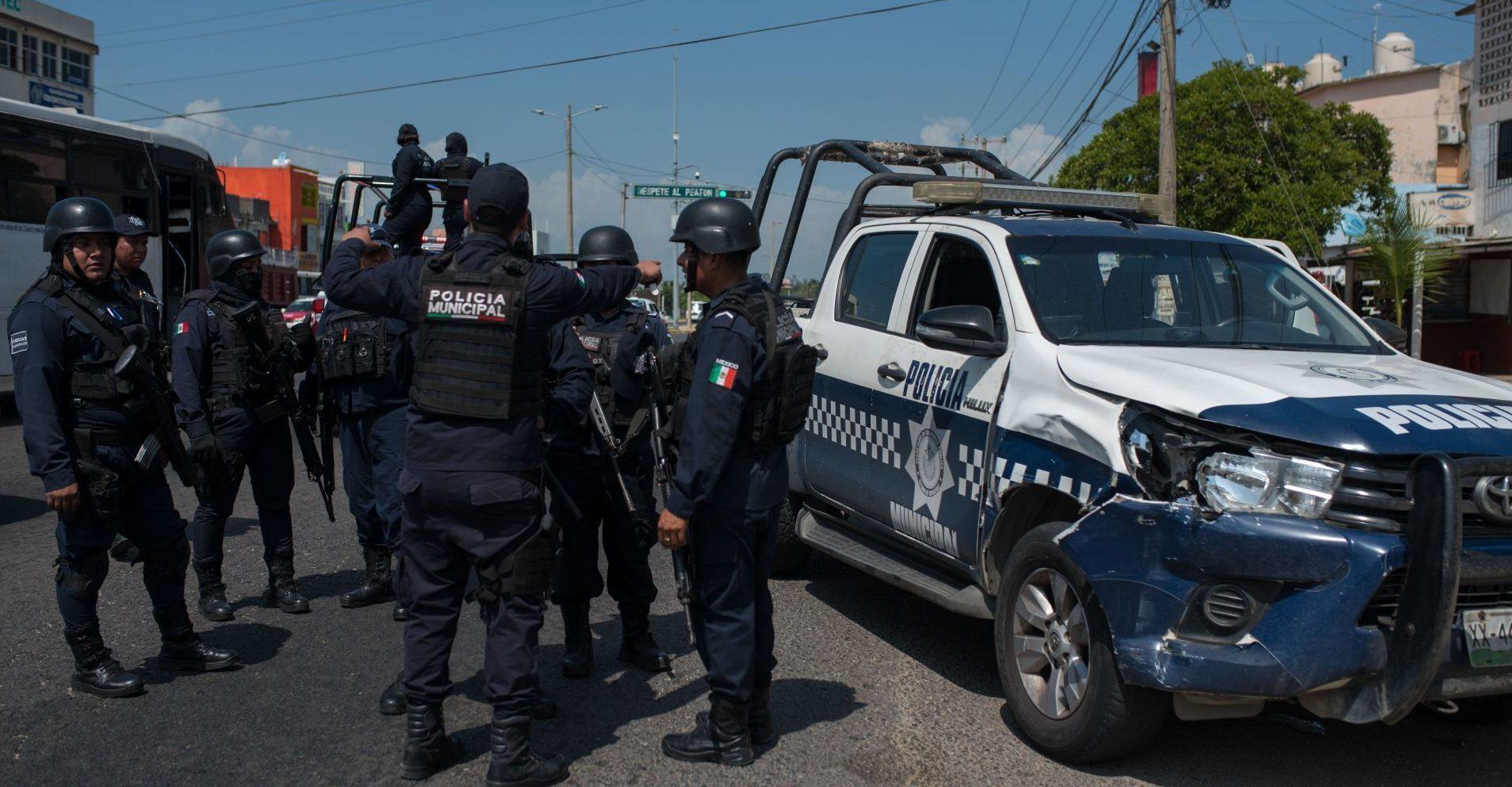 Presuntos criminales queman autos y bloquean caminos en el sur de Veracruz ante operativos estatales