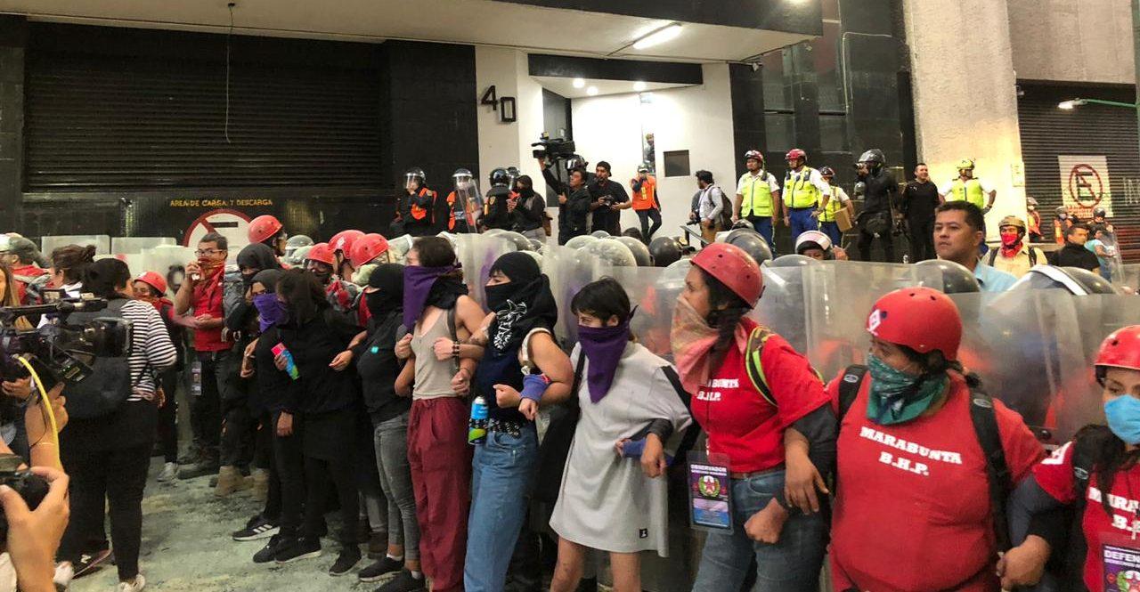 ‘En México llueve sangre’: Mujeres exigen a La Prensa una disculpa pública por fotografía de Ingrid
