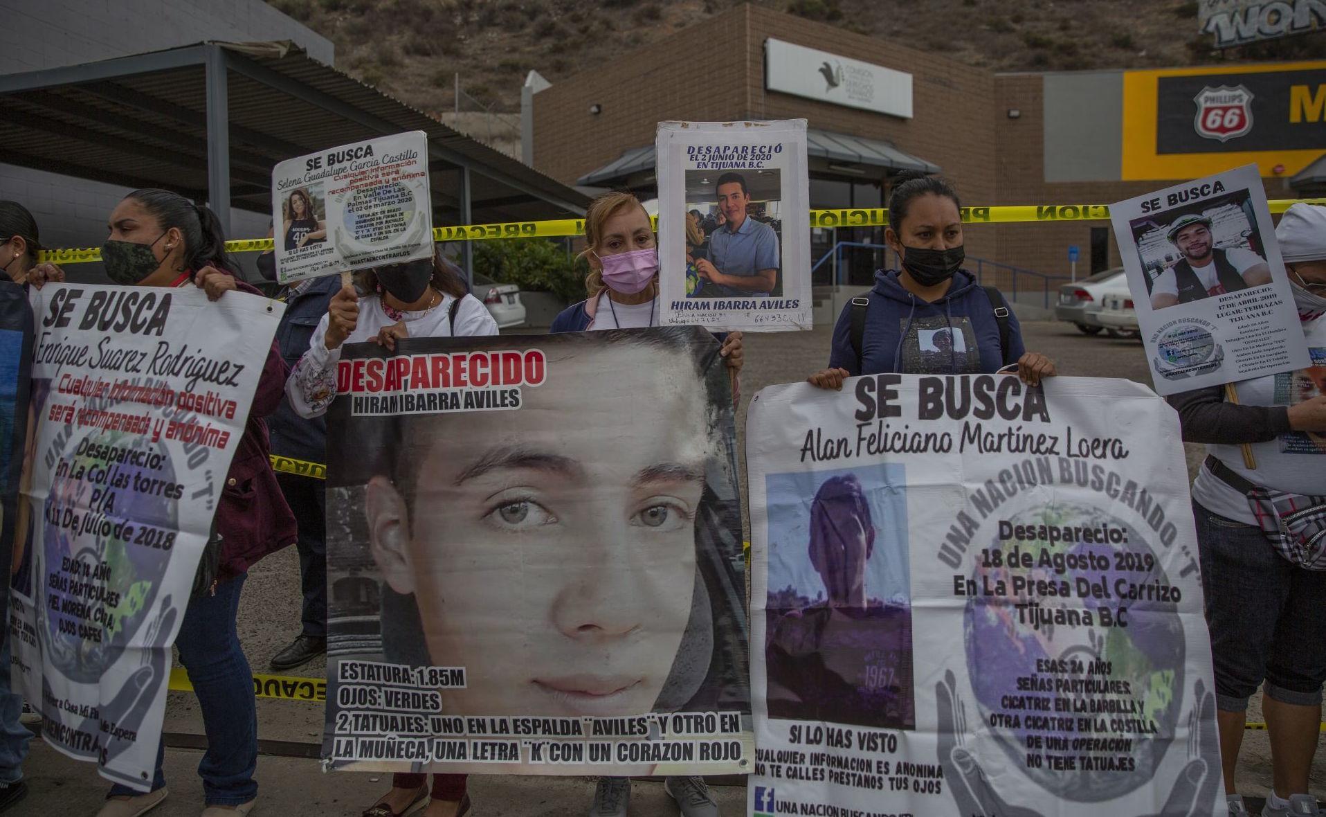 Víctimas piden a AMLO aclarar que consulta no es contra expresidentes, sino por comisiones de la verdad