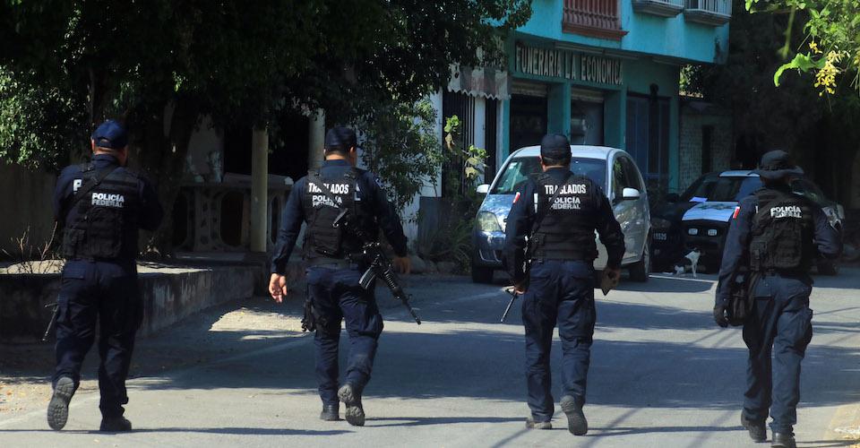 Ataque a camión de custodios de penal federal en Morelos deja 5 muertos