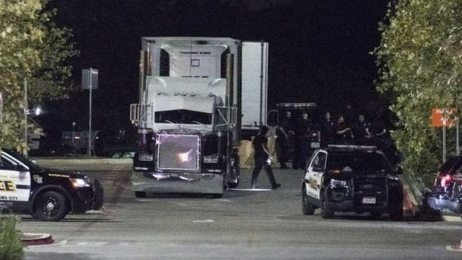 Encuentran a 8 personas muertas y 20 en condición grave en un camión afuera de un Walmart en EU