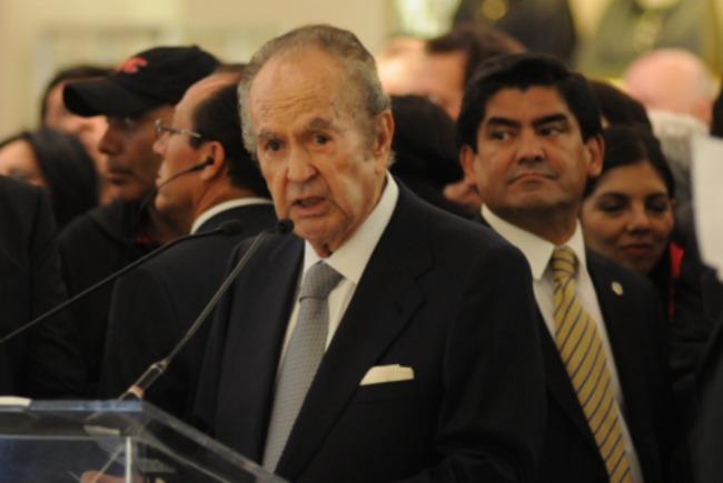 Entregan Medalla Belisario Domínguez al dueño de la primera petrolera privada en México