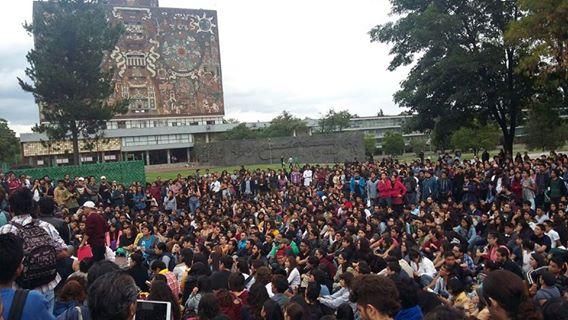 Estudiantes de la UNAM discuten plan de apoyo a los maestros de la CNTE