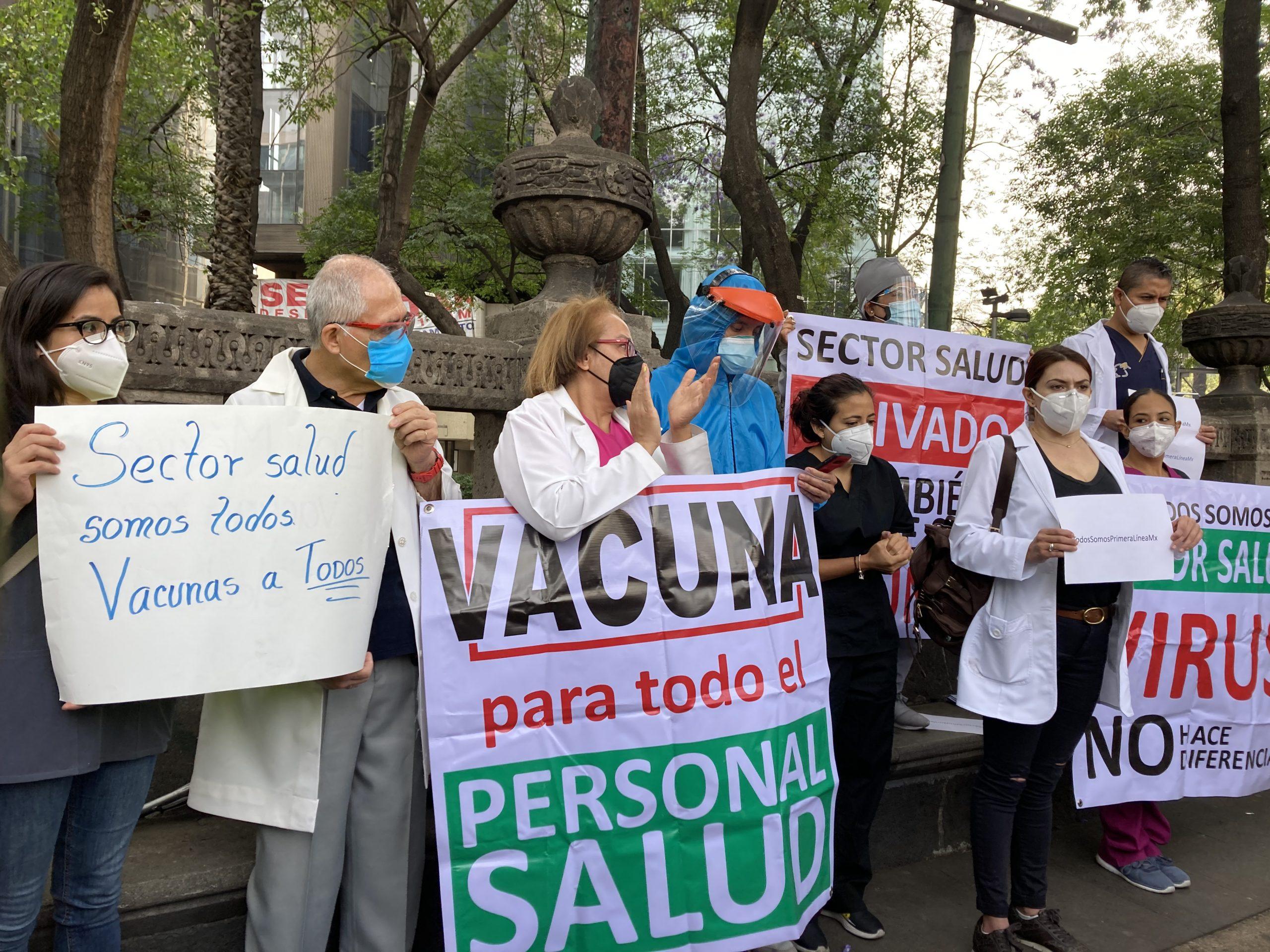Médicos privados en CDMX salen otra vez a protestar por falta de plan para vacunarlos