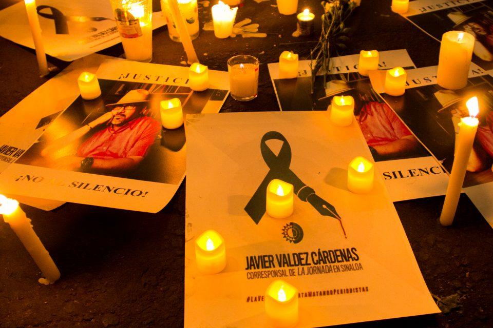 Que corran ríos de tinta, no de sangre: Periodistas protestan por el homicidio de Javier Valdez