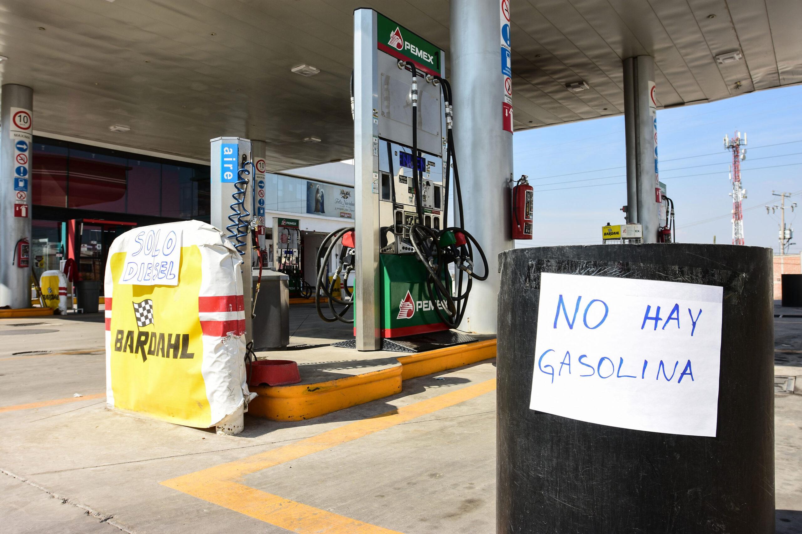 Gobernadores exigen normalizar abasto de gasolina; en Morelia, escasez para el transporte público