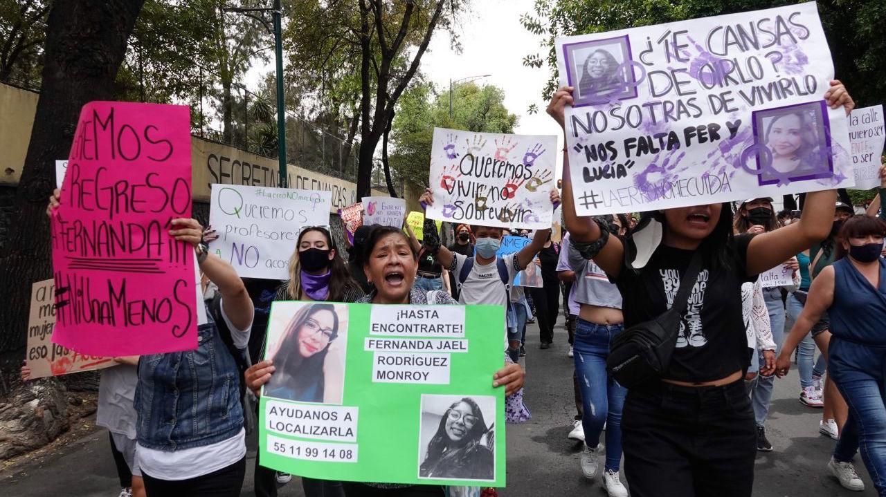 Protestan por desaparición de 3 alumnas del IPN en CDMX; Fiscalía ve ausencias voluntarias