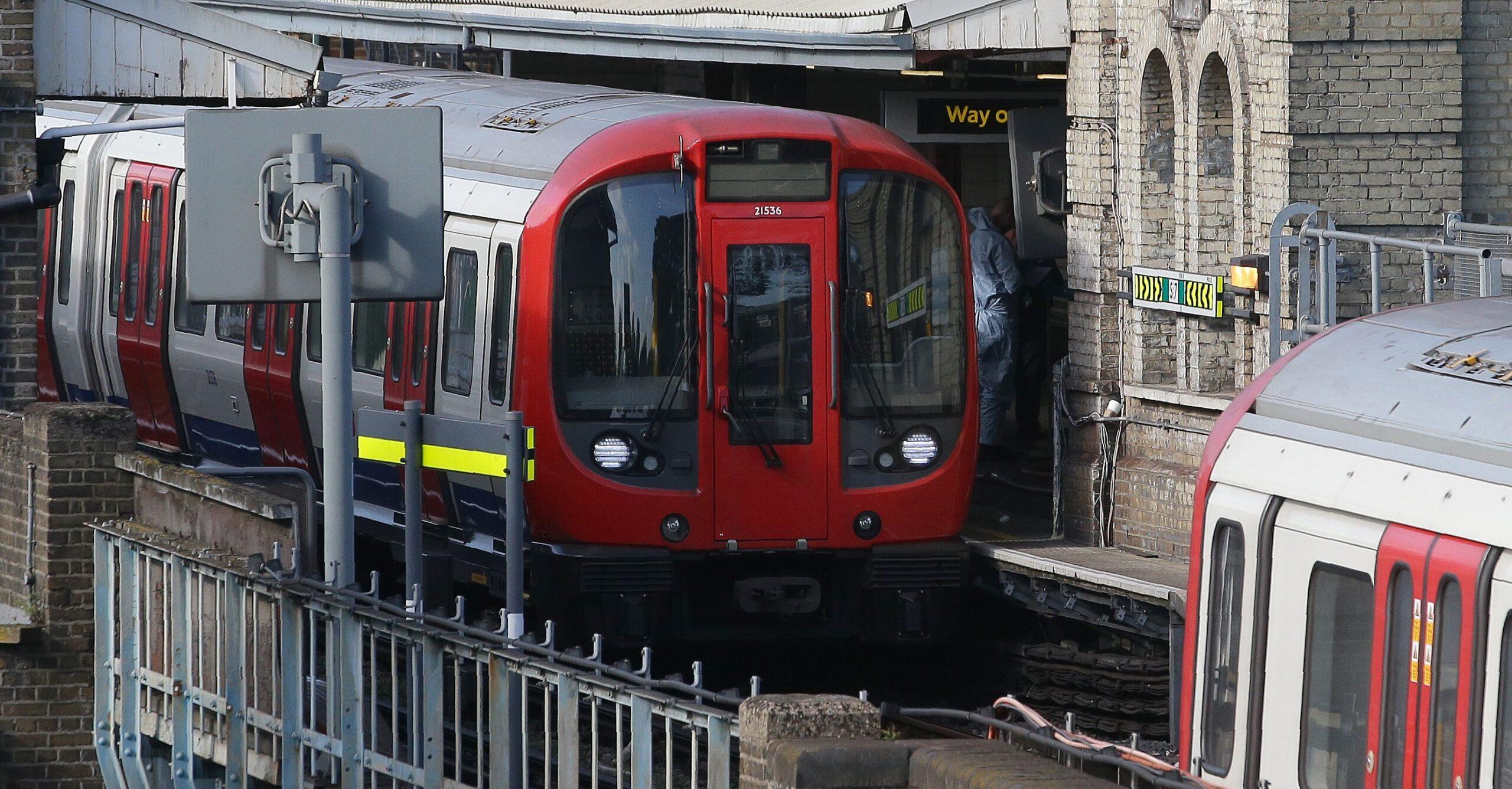 Londres bajo ataque: bomba casera explota en vagón del metro y deja 22 heridos