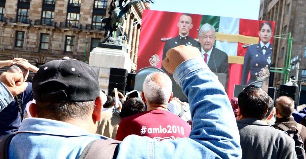 En fotos: Con protestas, porras, y paseos en Los Pinos: así fueron las primeras horas del gobierno de AMLO