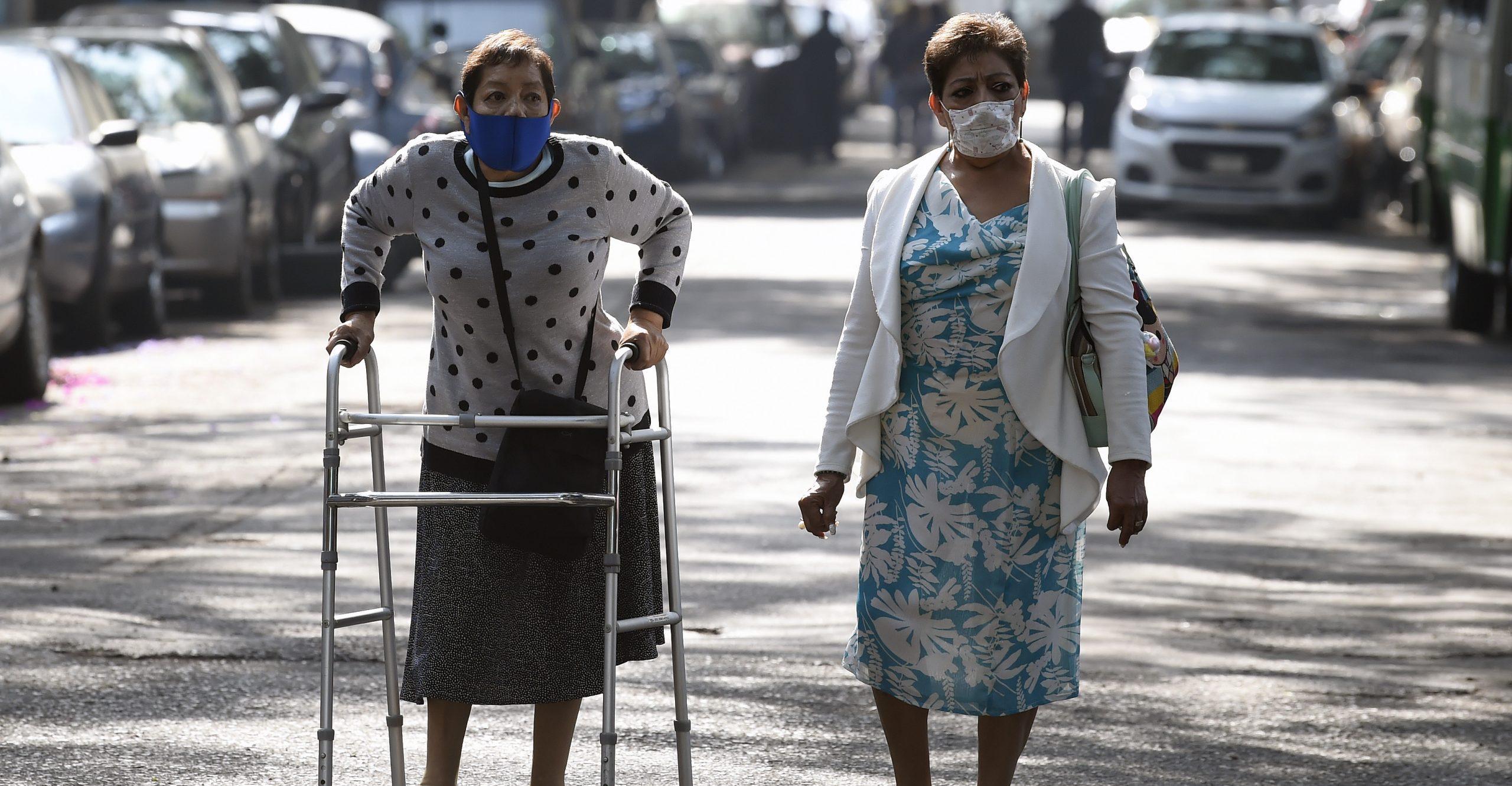 Retiran criterio de edad para definir atención en casos graves de COVID-19