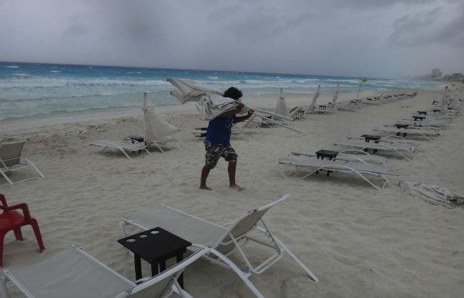 Alertan por posible ciclón en la Península de Yucatán