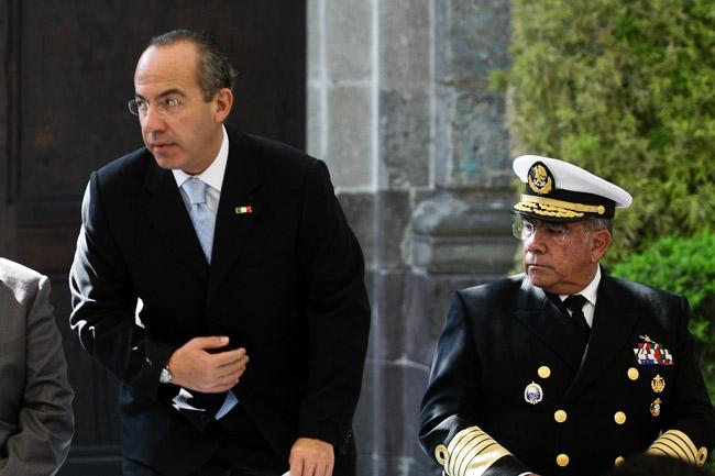 No es tiempo de regatear reformas ni de cálculos políticos: Calderón