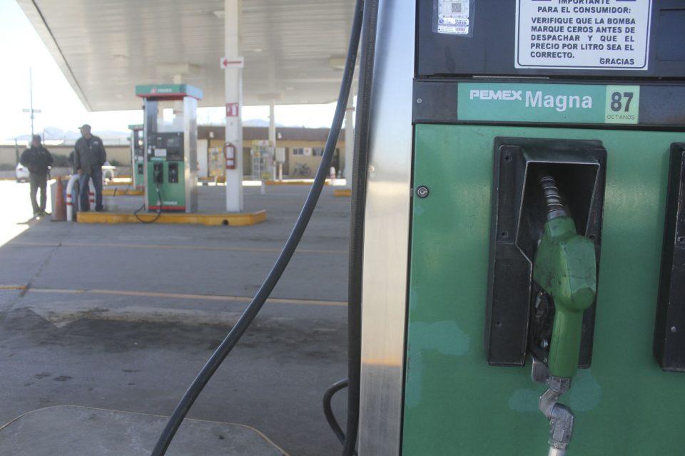 Suspenden a 7 gasolineras que presuntamente compraron combustible robado en Puebla