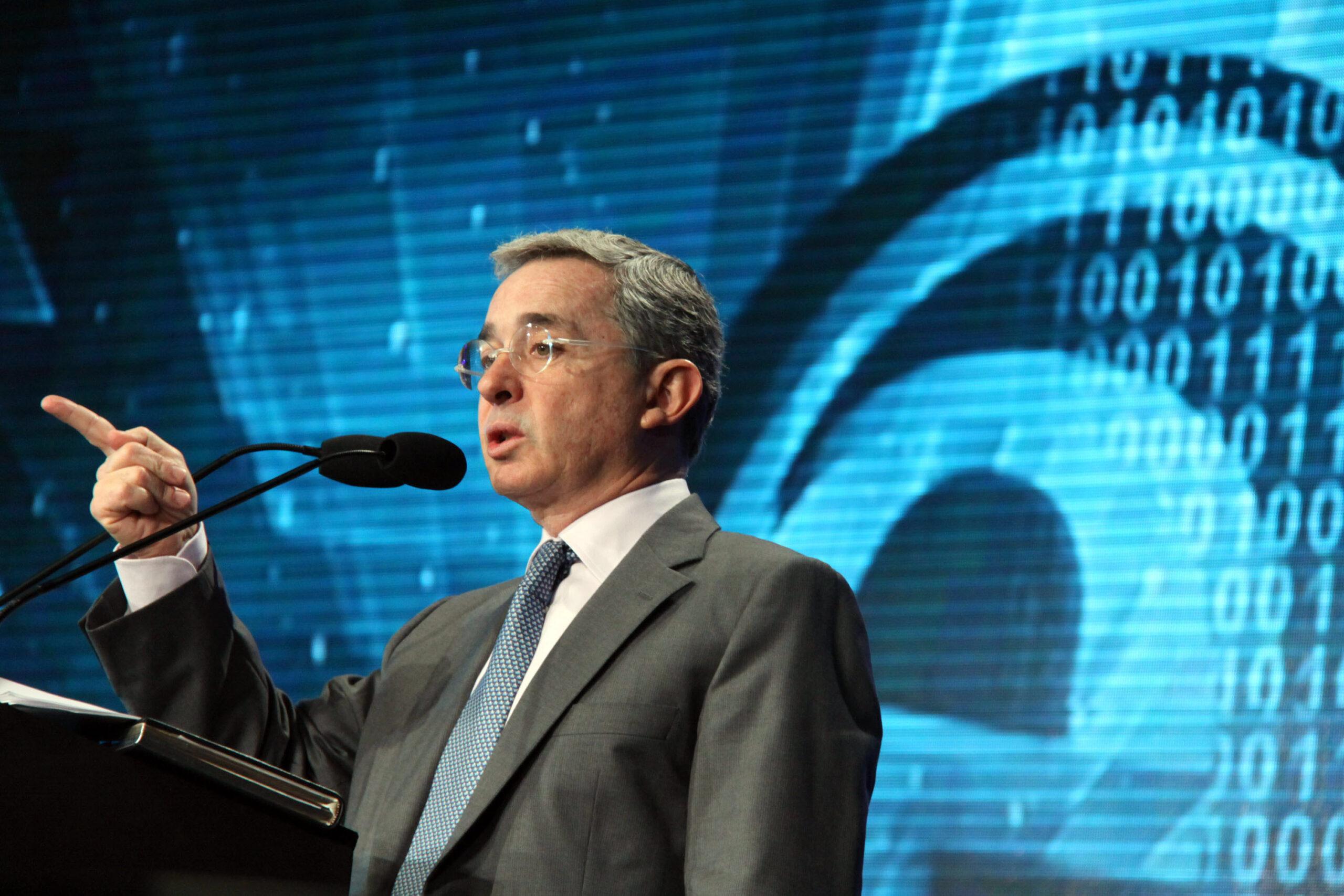Colombia encarcela a ex secretario general de Uribe