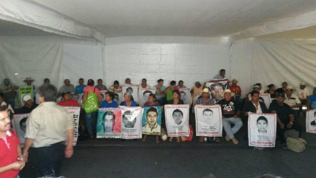 Comienzan las 43 horas de ayuno por los 43 normalistas de Ayotzinapa