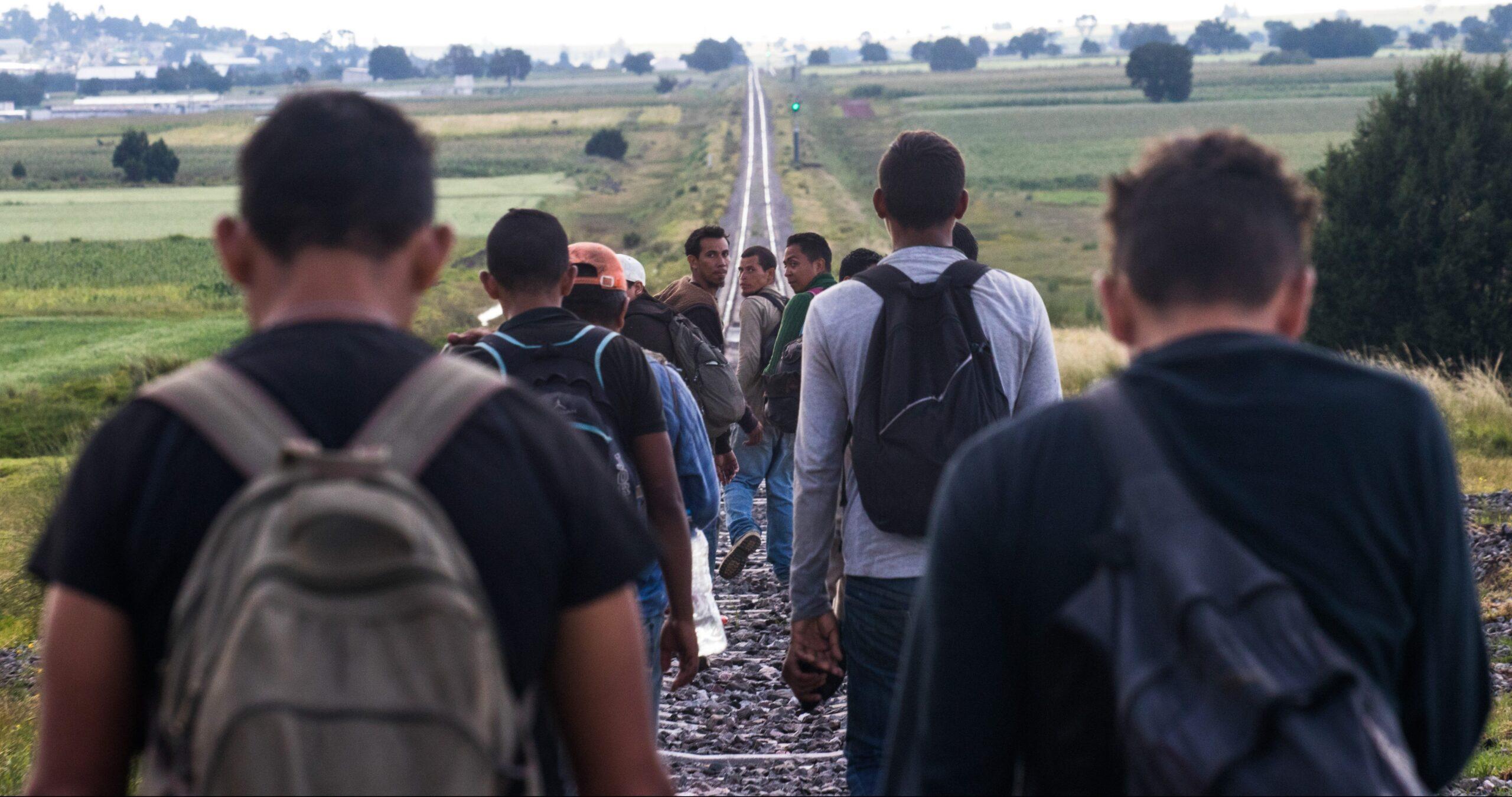 Autoridades rescatan a 157 migrantes centroamericanos en Coahuila y a 123 en Tabasco