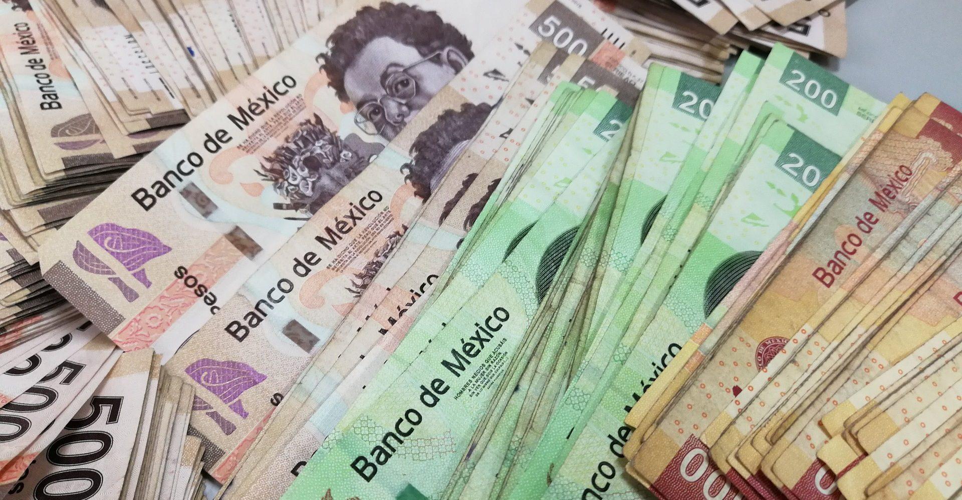 Analistas de Banxico bajan expectativa de crecimiento económico por incertidumbre política