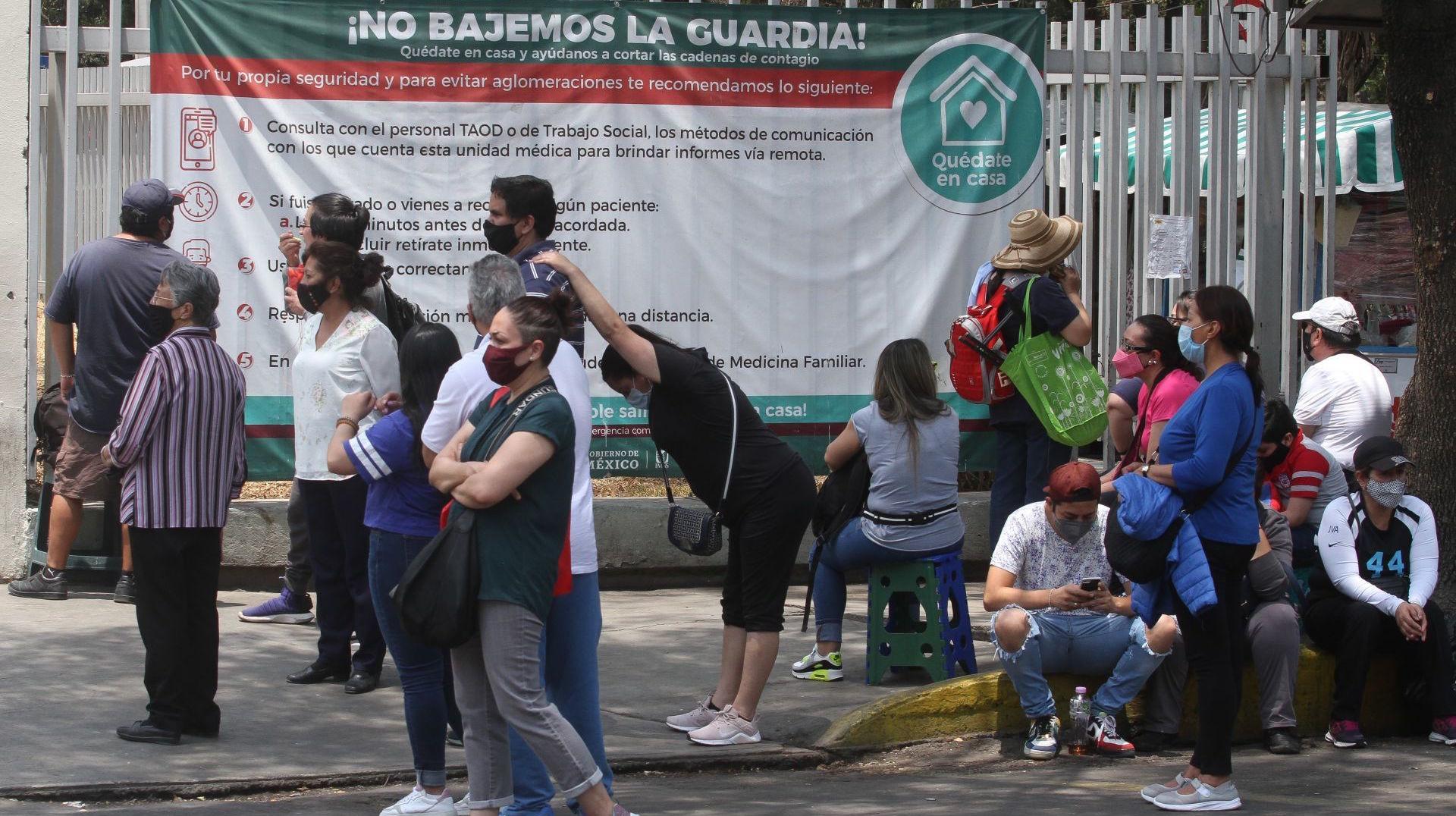 Casos de COVID han bajado 17% en México; Salud reporta 218 mil 985 fallecimientos