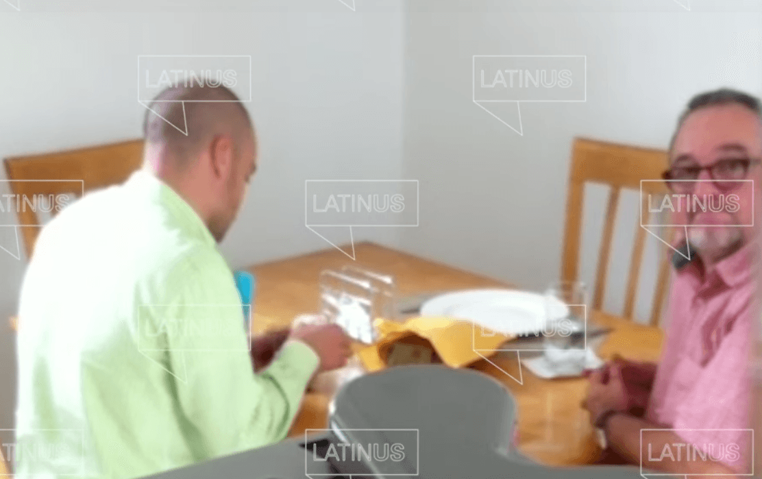 Video muestra a hermano menor de AMLO recibiendo dinero de David León