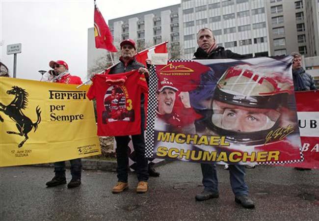 Admiradores celebran cumpleaños de Schumacher fuera de hospital