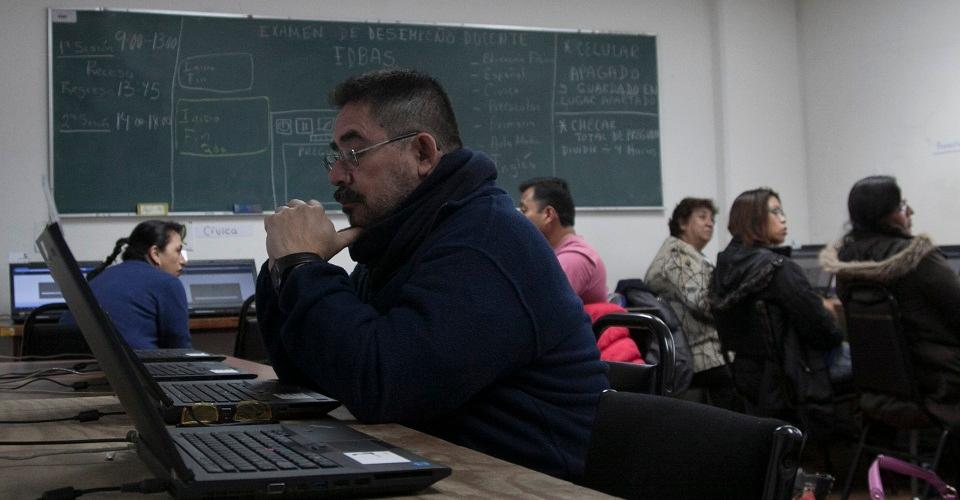 Maestros aprueban examen de ingreso para obtener una plaza y solo consiguen contratos eventuales