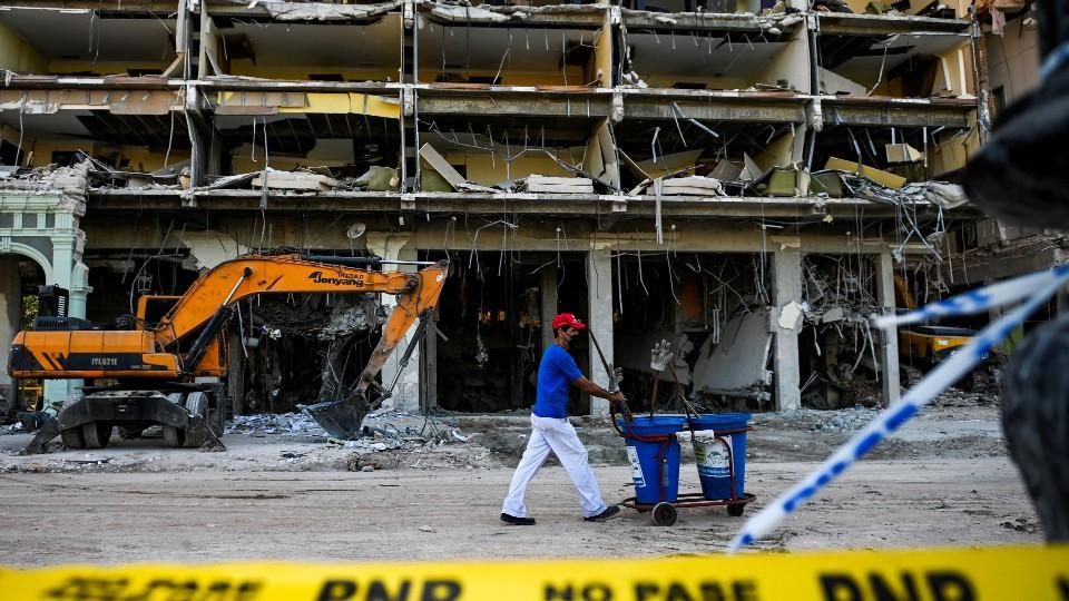 Suman 42 los muertos por explosión en hotel Saratoga en Cuba