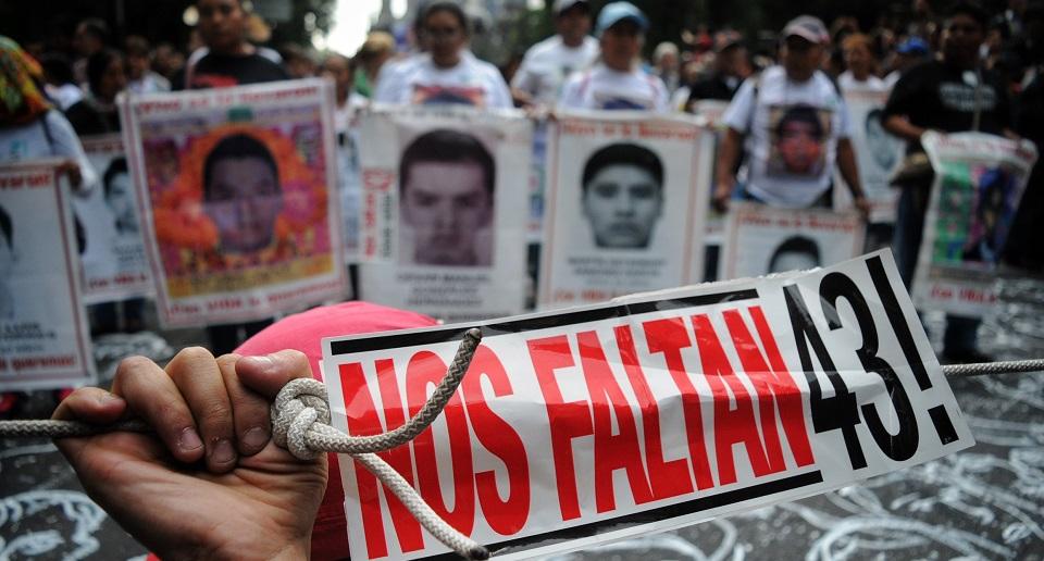 Con marchas, misa y un minuto de silencio ciudadanos exigen justicia a 4 años de Ayotzinapa (fotos y videos)
