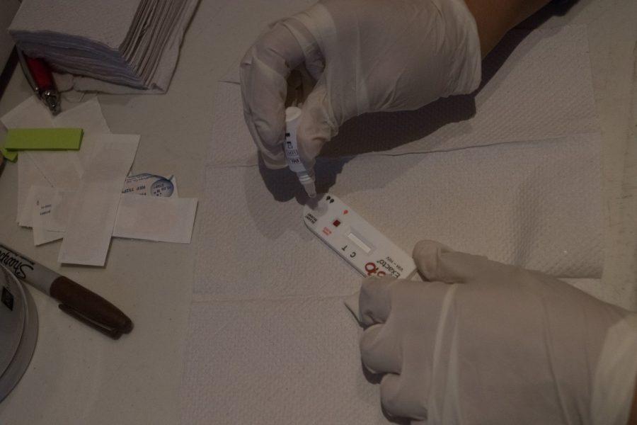 Burocracia en el Insabi retrasa seis meses la compra de pruebas para detectar VIH y aún falta repartirlas