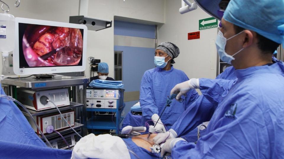 IMSS reactiva servicios y cirugías tras pendientes por pandemia de COVID