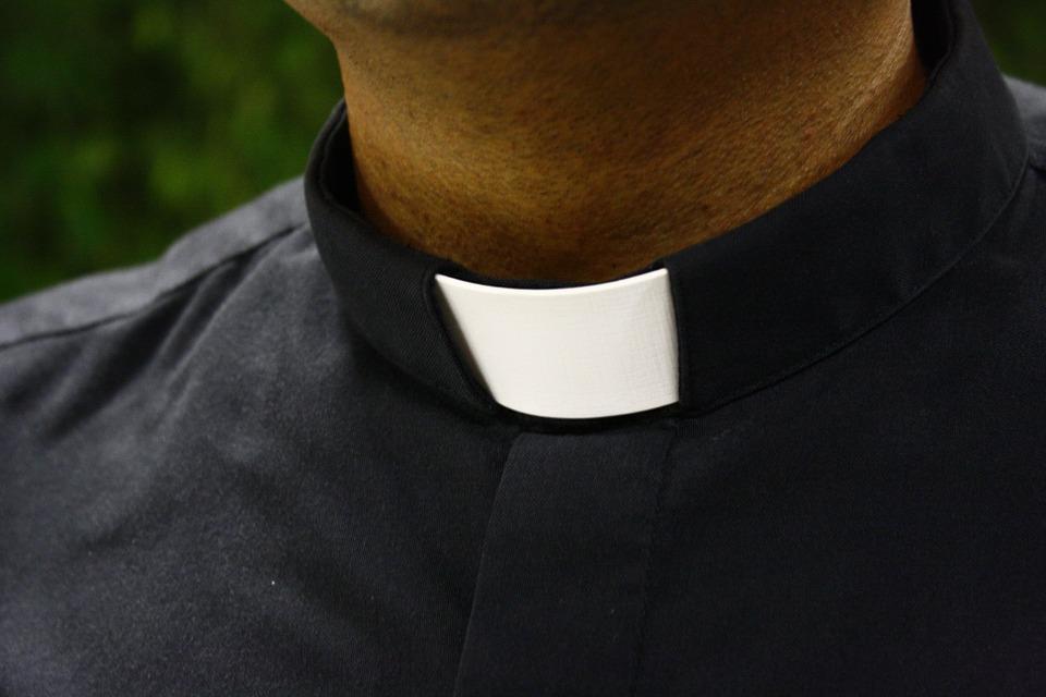Detienen a sacerdote en la CDMX por presunto abuso sexual contra una niña a la que enseñaba catecismo