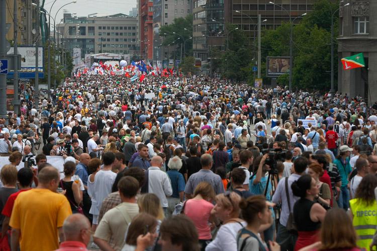 Marchan miles contra presidente de Rusia