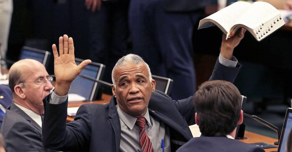 Las candidaturas de religiosos para las municipales de este año en Brasil batieron récords