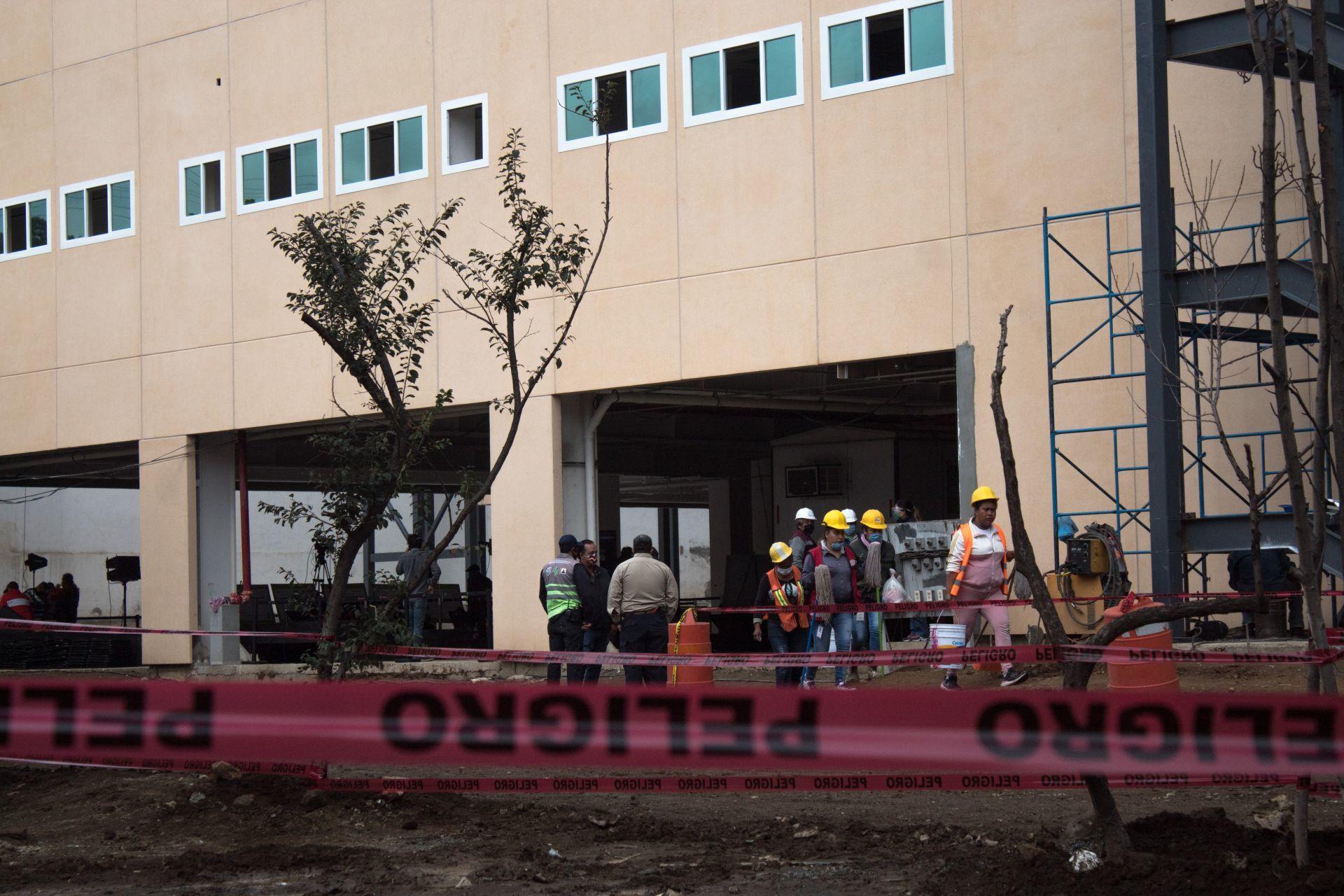 Derrumbe en obra de Hospital Topilejo, en Tlalpan, deja siete lesionados