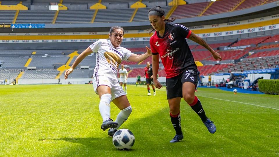 Cofece multa a 17 clubes por frenar salarios en el fútbol femenil; tope máximo era de 2 mil pesos