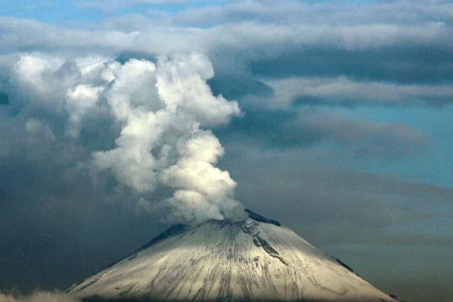 El Gobierno no está listo para una erupción en el Popo, opina la mitad de los mexicanos