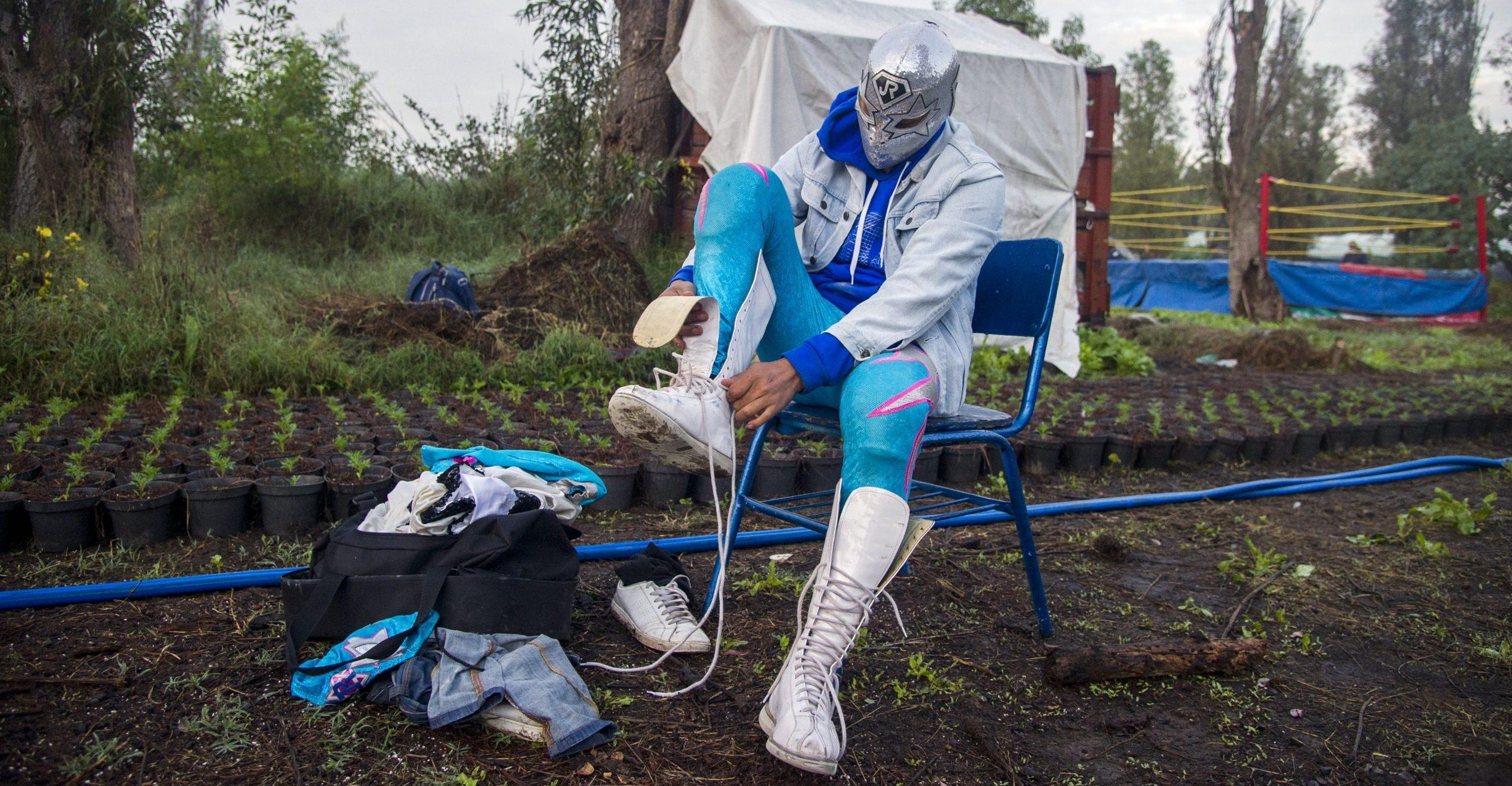 “Chinampaluchas”: Luchadores mexicanos ofrecen funciones en Xochimilco ante cierre de arenas