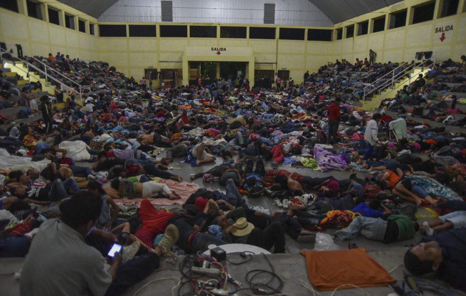 Caravana migrante, a un paso de México: autoridades se contradicen sobre permitirles la entrada