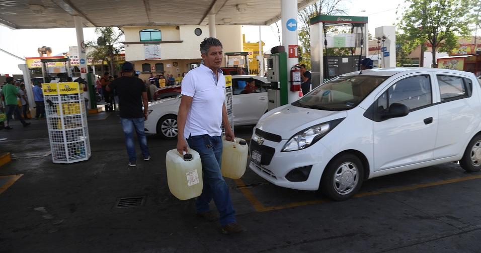 Pemex insiste en pedir comprensión, mientras persiste escasez de gasolina; ducto en Guanajuato fue cerrado de nuevo