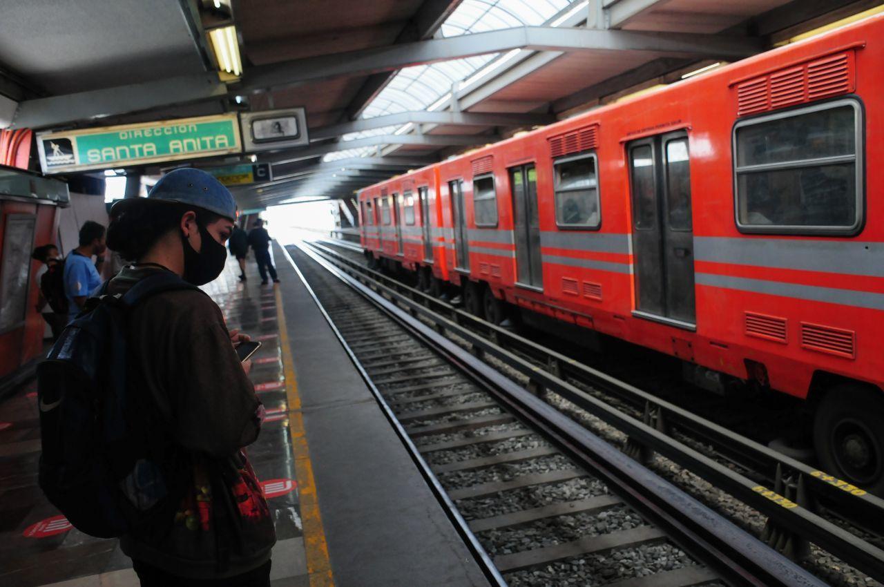 Metro reanuda servicio en toda la Línea 4, tras incendio en vías