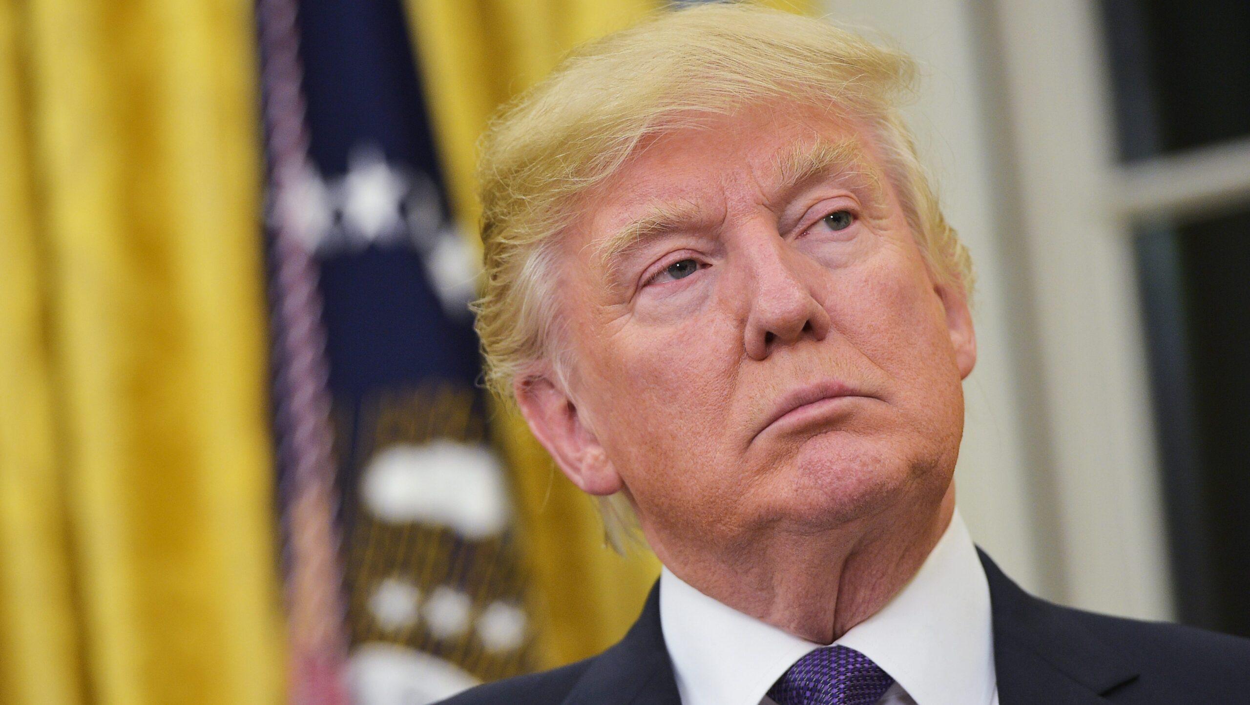 La primera crisis de Trump: renuncia Michael Flynn, su consejero de seguridad interior