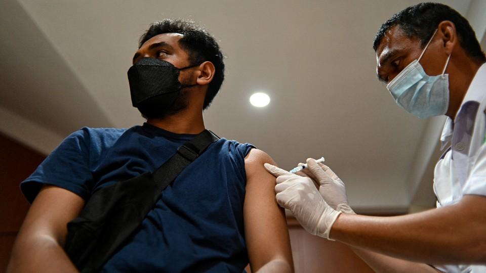 Tasa de vacunación completa contra COVID en Latinoamérica sólo llega al 39%, dice la OPS