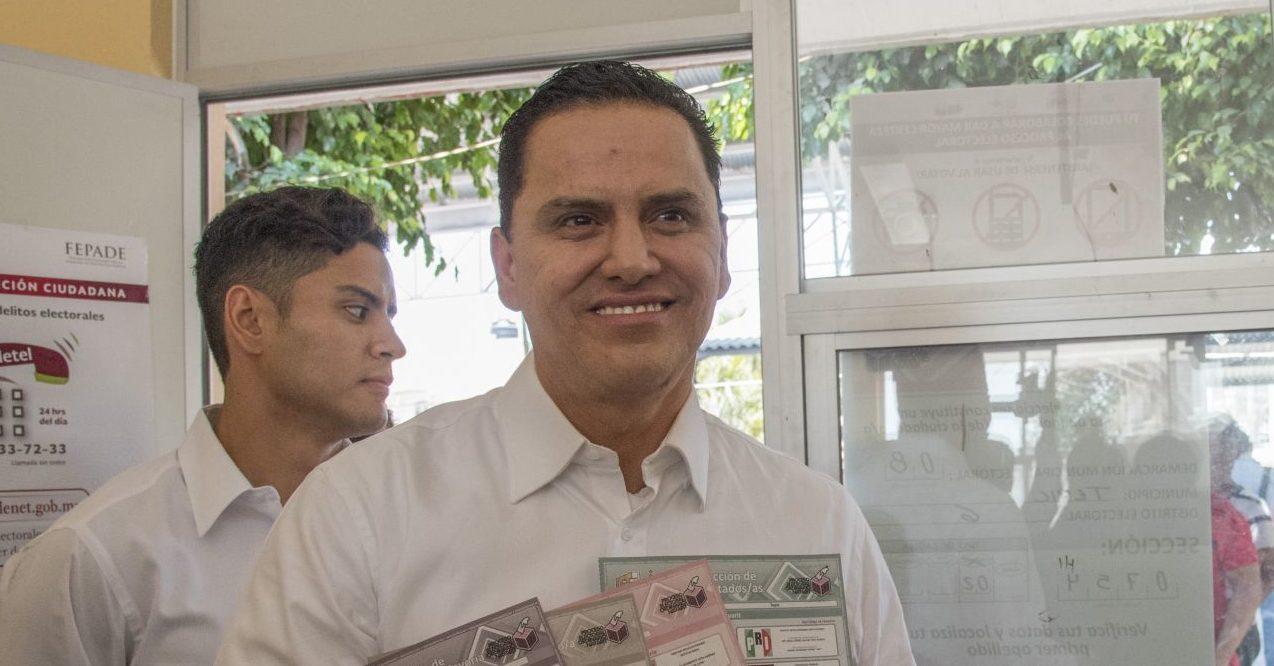 Giran orden de aprehensión contra exgobernador de Nayarit, Roberto Sandoval y su hija
