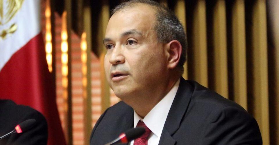 Interpol emite ficha roja contra exdirector de Pemex Carlos Treviño
