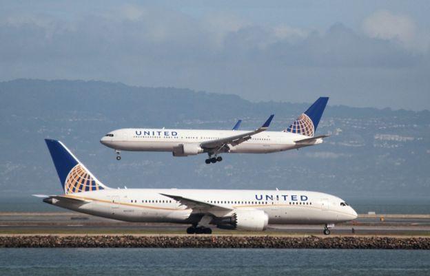 Estados Unidos: el escándalo por el hombre que sacaron a rastras de un avión de United Airlines