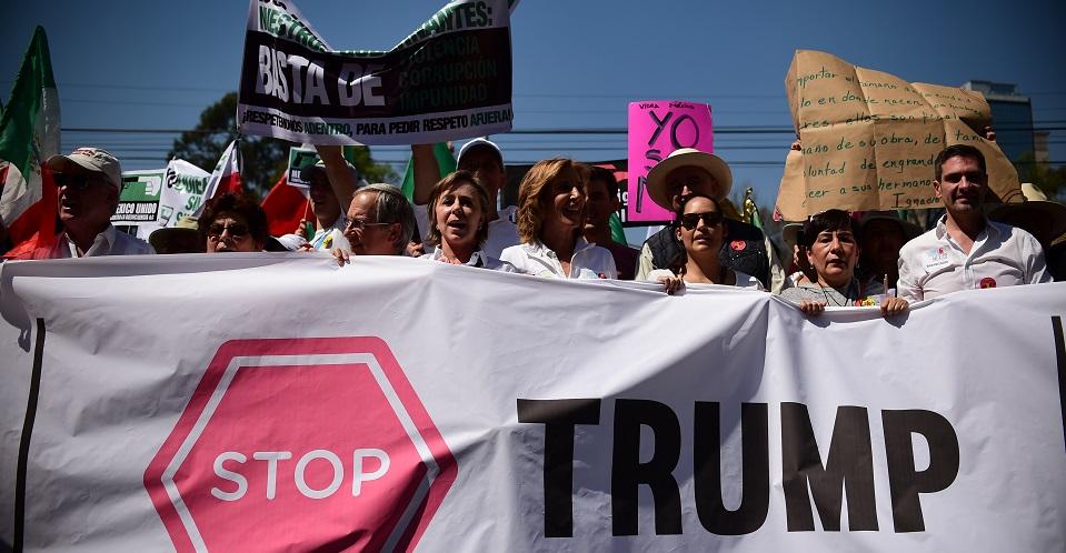 Marchan contra Trump, pero también lanzan reclamos al presidente Peña Nieto