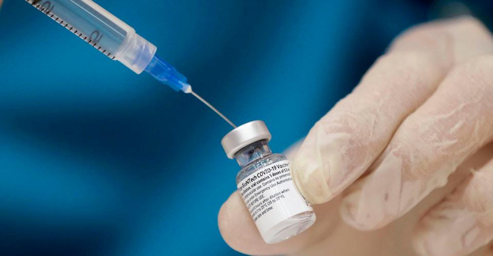 Vacunas de Pfizer para zonas urbanas; prevén llegada de Sputnik el sábado