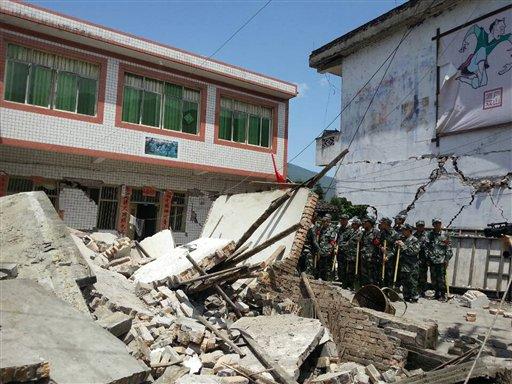 Terremoto en China deja 157 muertos y 5 mil 600 heridos