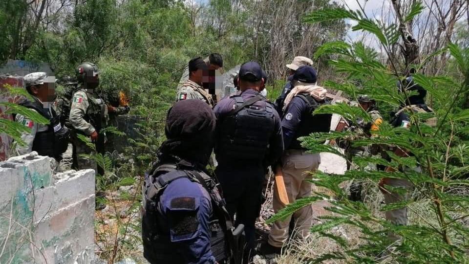 Hallan sitio de exterminio en carretera Monterrey-Nuevo Laredo, zona de decenas de desapariciones